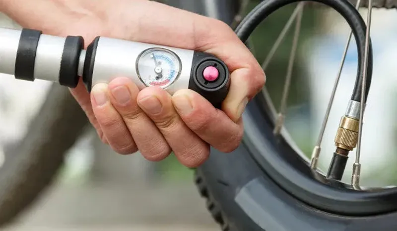 Pression des Pneus VAE : Le Guide Complet pour Gagner en Autonomie
